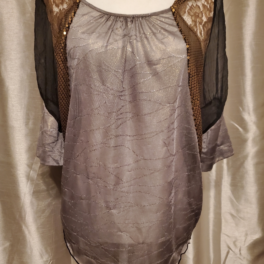 BKE Boutique Sheer Top Size Medium